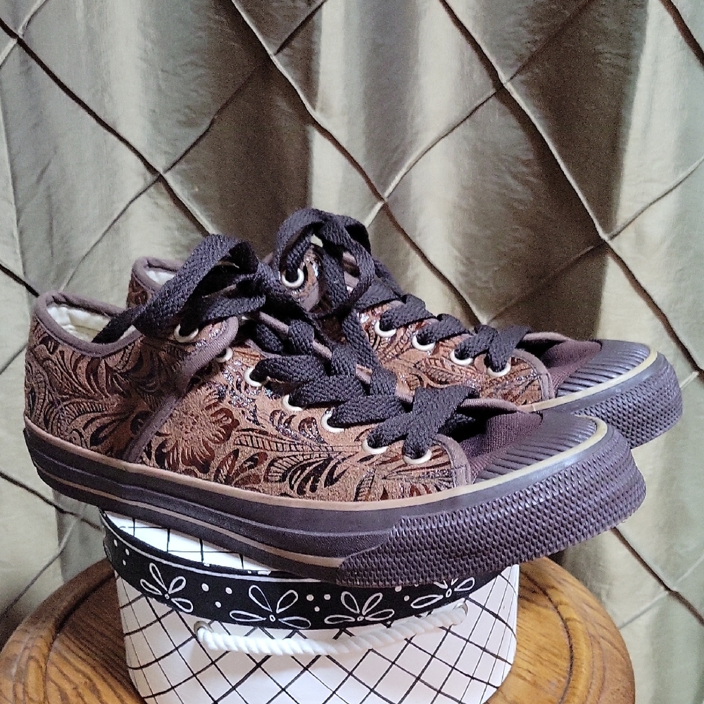 EUC- RARE Ball-Band Embossed Canvas Unisex Sneaker